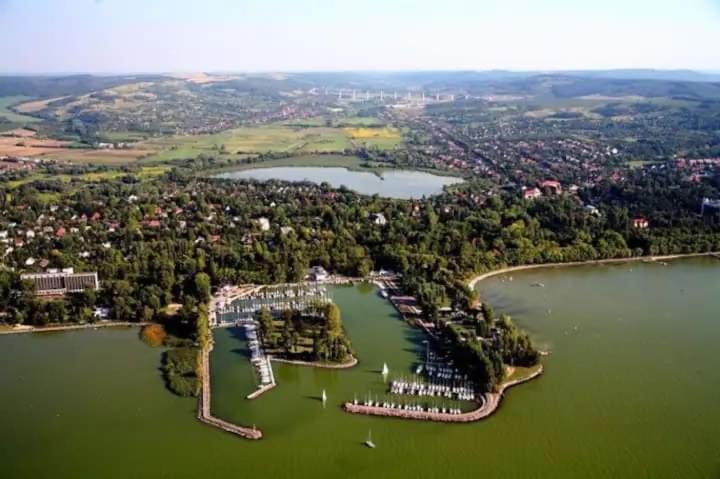 Privát, saját fürdős, erkélyes szoba a Balatonon Kőröshegy Kültér fotó